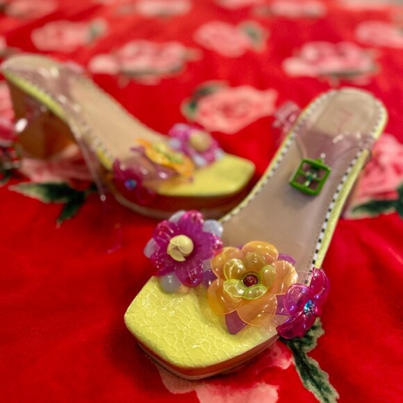 Betsey Johnson Floryn Flower Embellished Platform Heeled Sandals Size 11 PVC - Picture 8 of 15